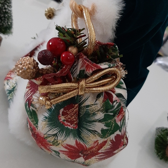 Wintertime Santa - Picture 4 of 8